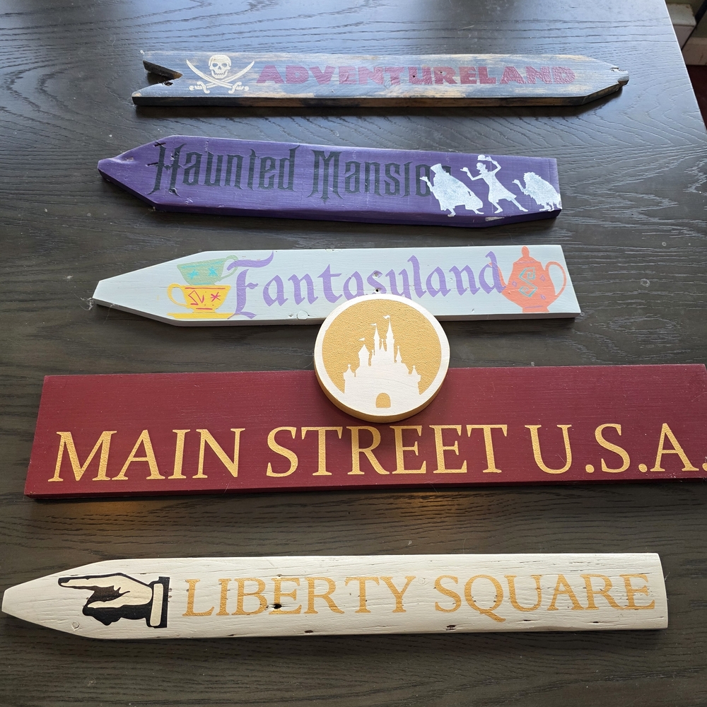 Disney Lands Wooden Sign Set